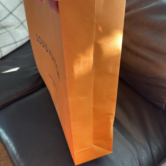 Authentic Louis Vuitton, larger size shopping bag - Picture 5 of 7